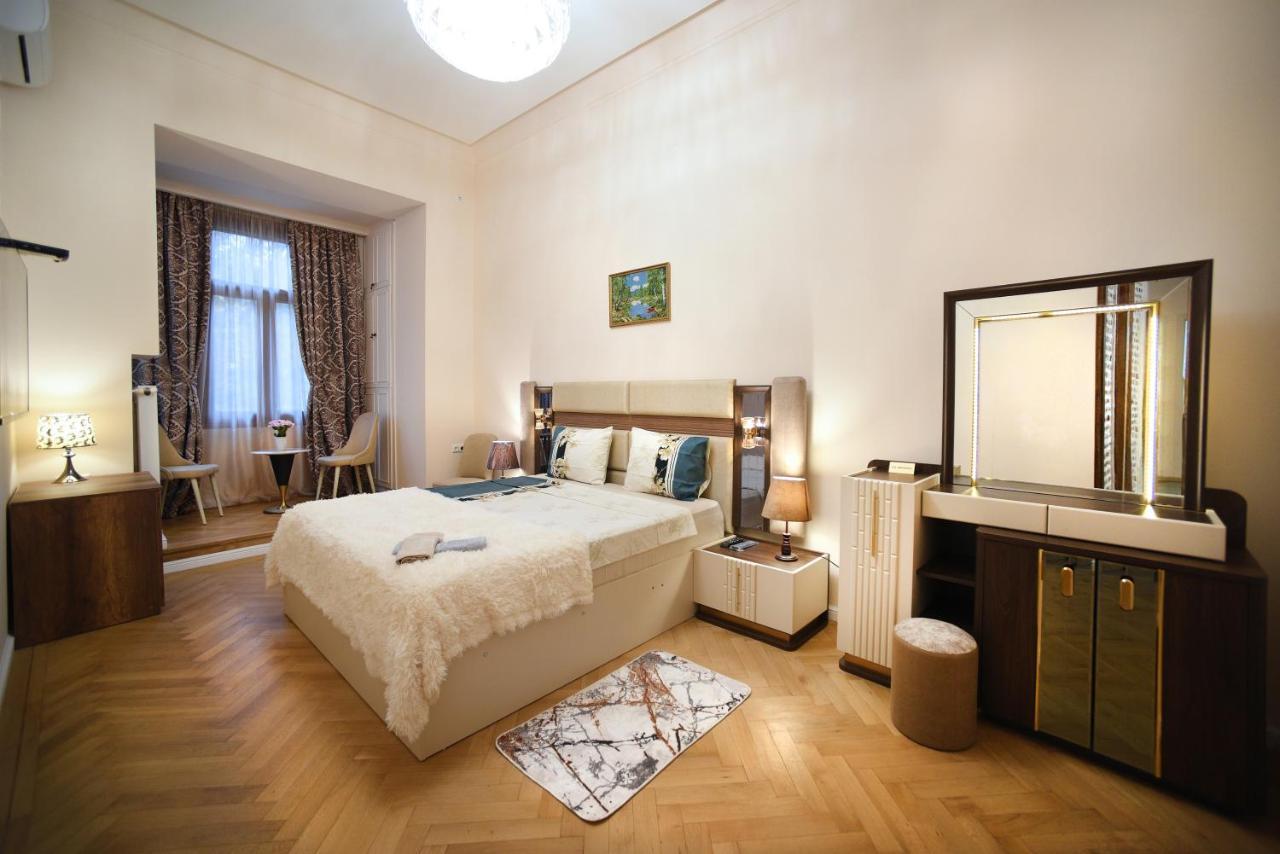 City Lux Hotel Tbilisi Buitenkant foto