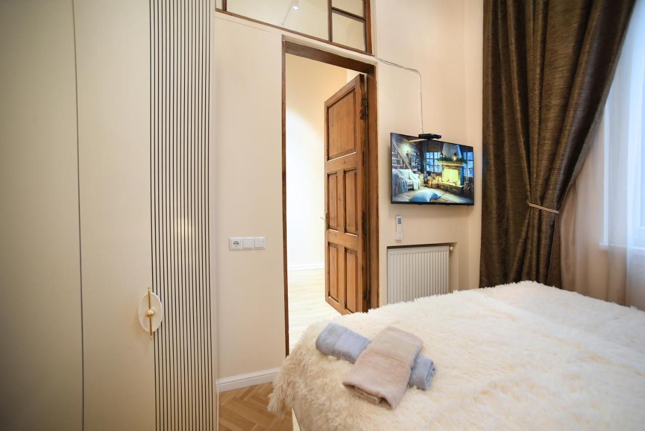 City Lux Hotel Tbilisi Buitenkant foto