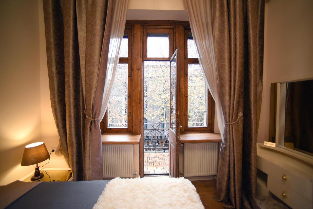 City Lux Hotel Tbilisi Buitenkant foto