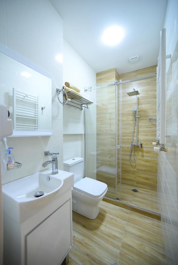 City Lux Hotel Tbilisi Buitenkant foto