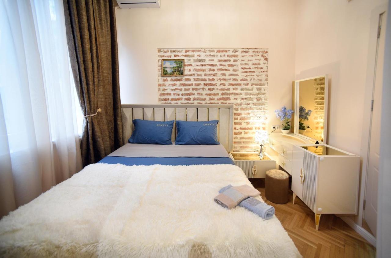 City Lux Hotel Tbilisi Buitenkant foto