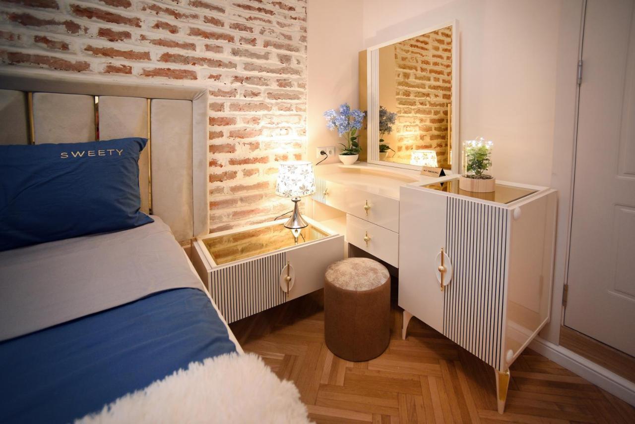 City Lux Hotel Tbilisi Buitenkant foto