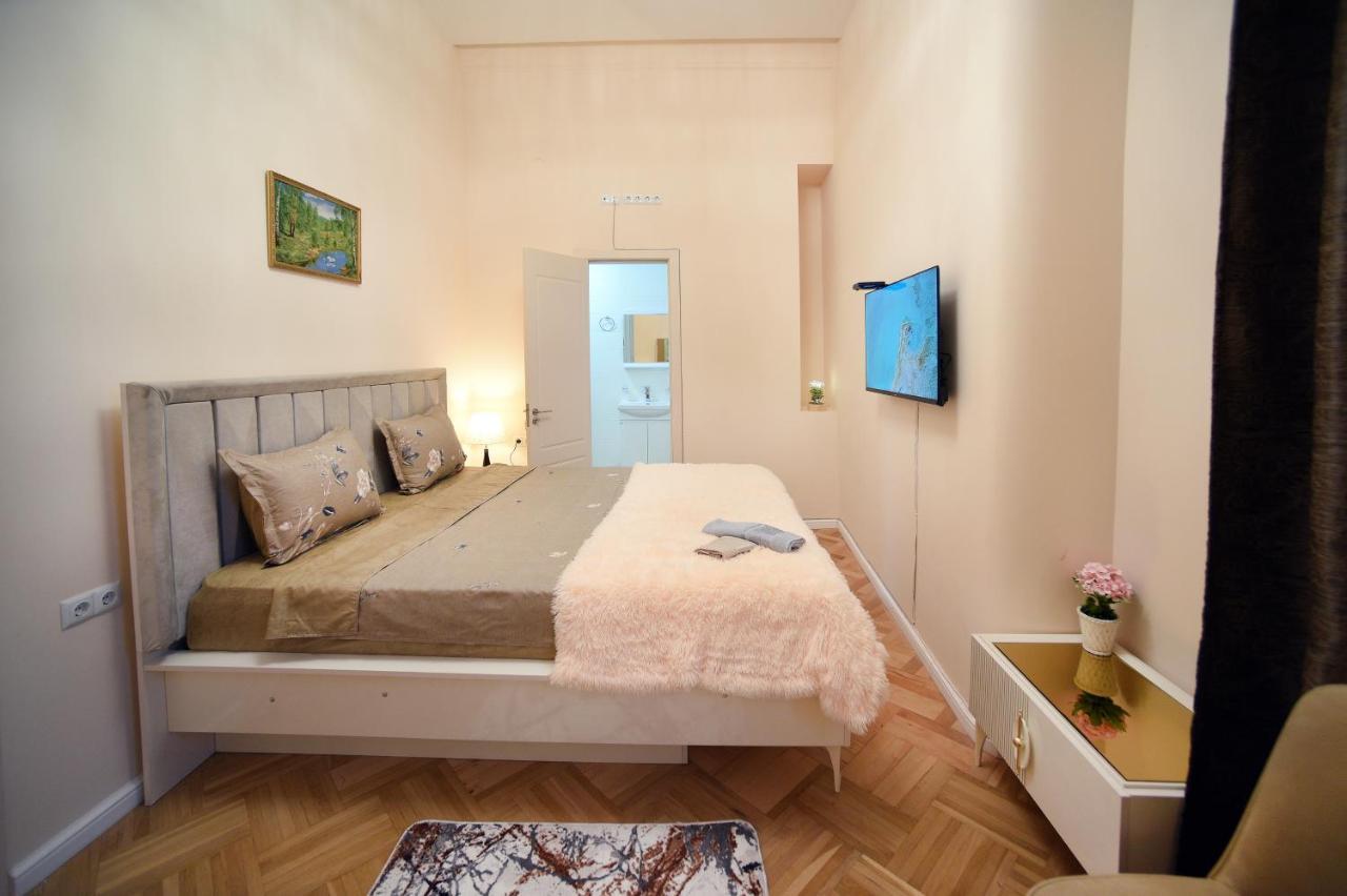 City Lux Hotel Tbilisi Buitenkant foto