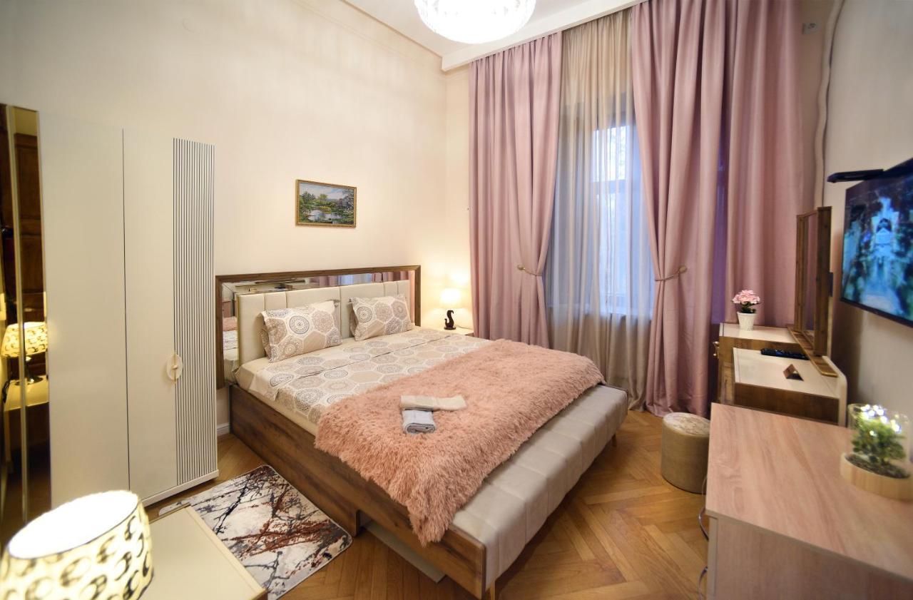 City Lux Hotel Tbilisi Buitenkant foto