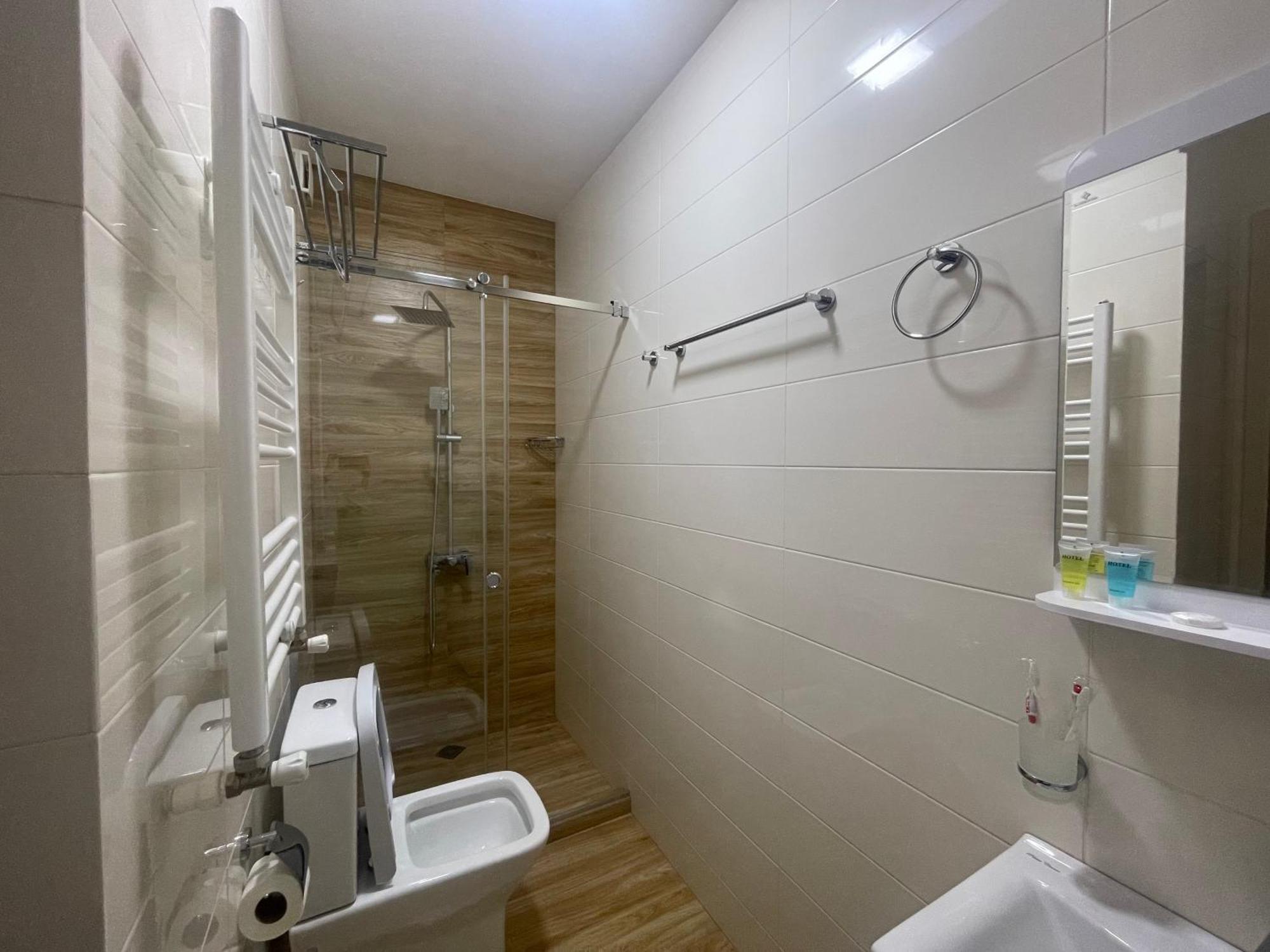 City Lux Hotel Tbilisi Buitenkant foto